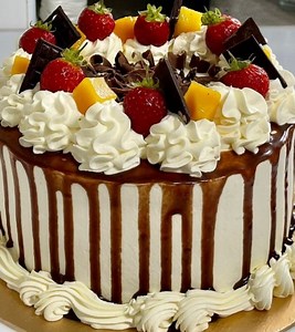 378K views · 8.3K reactions | Chocolate Drip Fruit Cake Decoration  Home Tutorial ❤️ Just for cake lovers  | HAFSI | Facebook