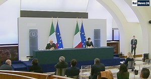 Covid, la conferenza stampa di Bianchi e Speranza