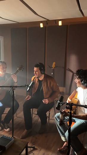 ¡Se viene algo chimba! @edenmunoz y @bacilos presentan su nueva colaboración "Chimba", el primer sencillo de Edén Muñoz Vol. II. Estreno este jueves 6 de noviembre en exclusiva por Radio Omega. ¡Faltan solo 2 días! #edenmunoz #bacilos #Chimba #Estreno | Radio Omega 105.1 FM