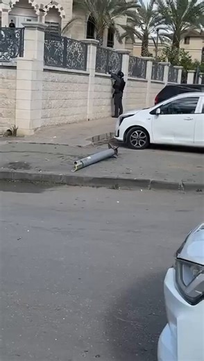 GeoConfirmed Iran.A claim made by the "Israel Foreign Ministry" is wrong.This is not an "Iranian regime missile" but the remnants of a Israeli "Iron Dome" Tamir Interceptor missile.Great work by @Stinky915846091 31.957565, 34.902293XW52+2WF Lod, IsraelGeoLocated by @Stinky915846091 Geolocation: https://t.co/N2b0ZPW7nvhttps://t.co/pOIjCmNtXdhttps://t.co/o8hGo4jADVLocation: https://t.co/dPYDEqMxz8Sources: https://t.co/VzCXskNZwshttps://t.co/F9lqWvTjYVVisit our map: