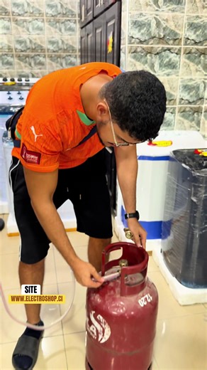 C’est dispo en boutique hein ! #07.49.72.20.18 / #05.01.04.76.58 / #07.13.81.41.81 On est à Cocody, Dockui, pas loin de l’église Sainte Monique là-bas. Tu peux commander en inbox ou WhatsApp direct. On vend en détail comme en gros, livraison aussi c’est possible.