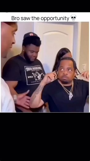 waleed👾 on Instagram: "Brazil is transforming sunlight into public power ☀️🇧🇷 With large-scale solar panels installed over highways and rooftops, everyday sunshine is converted into clean electricity. In busy cities like São Paulo, this renewable energy helps power streetlights and public facilities. A bold step toward a greener, smarter future 🌱⚡"