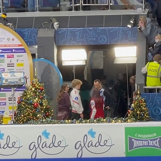 Diana Davis and Gleb Smolkin on Instagram: "За кадром ▪️ ▪️ ▪️ #DianaDavis #GlebSmolkin #Team_Davis_Smolkin #FigureSkating #фигурноекатание #davissmolkin #dance #danceonice #skating #iceskating #ДианаДэвис #ГлебСмолкин #TeamTutberidze #сборнаяроссии #чемпионатроссии2022 #чемпионатроссии"