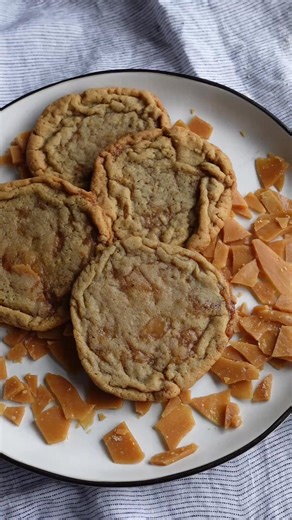 BUTTER CRUNCH COOKIES!! RECIPE: https://cookiesandcups.com/butter-crunch-cookies/ | cookies and cups