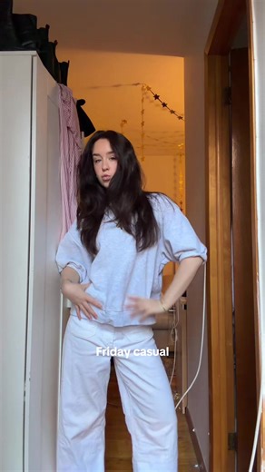 Short sleeve sweatshirt @perfectwhitetee Jeans @maevebyanthro