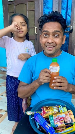 प्यारा सा बच्चा अपने पिता की आवाज की नकल कर रहा है #funnyshorts #funny #trending #viralshorts #sh...