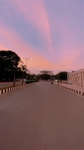 MSRIT UPDATES on Instagram: "🍂🍁 Do follow: @msrit_updates._ Credits- @vi_s__h_nu 📸 . . . . . . . . . . . . . . . . . . . #viralvideos bengaluru #msrit #studentlife #collegelife #foryou"