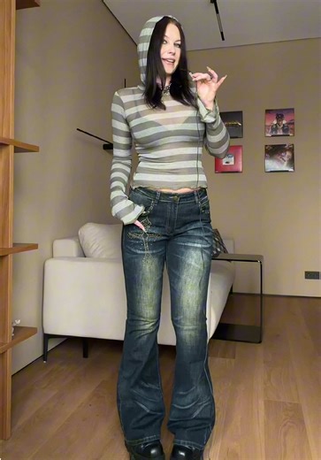 артикулы вб: первые джинсы с крестом 754796626 вторые 754824095