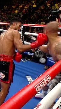 Mosley's reach is his greatest weapon