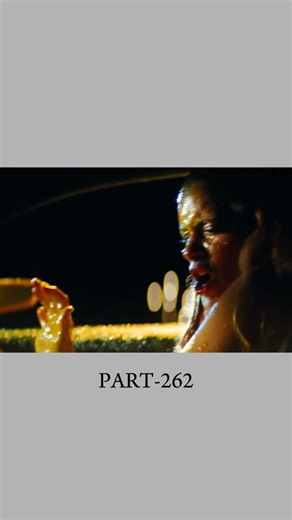 Sky_Movies | 日本利用压电瓷砖将脚步转化为电能。这些瓷砖捕捉来自你脚步的动能。当你行走时，你的重量和动作会对瓷砖产生压力。瓷砖会轻微弯曲，从而产生机械应力。瓷砖内部的压电材料将这种应力转化为电能。每一步都会产生少量电荷，而数百万步结合在一起就能产生足够的电力来驱动LED灯、数字显示屏和传感器。... | Instagram