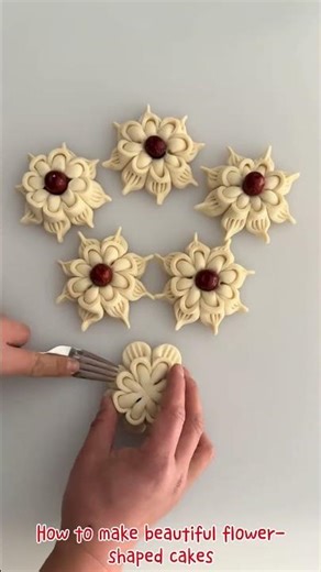 How to make beautiful flower-shaped cakes