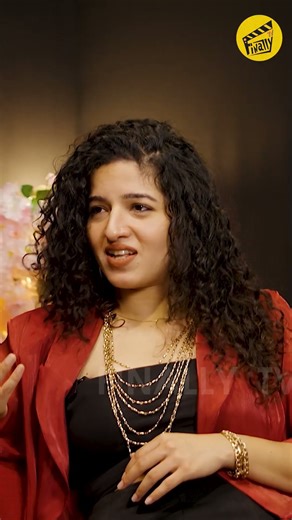 பசங்ககிட்ட எதை மொதல்ல பாப்பீங்க?!! 😂 | Cooku with Comali Kemy Interview | Finally Oru Roast