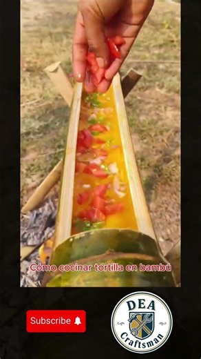Cómo cocinar tortilla en bambú#shortvideo #diycrafts