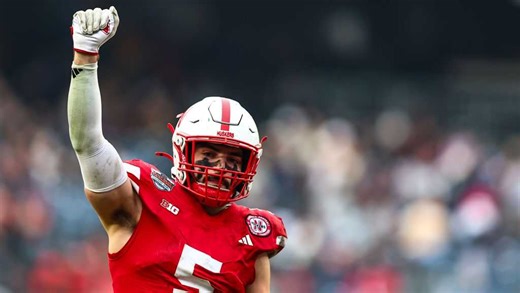 Outland Trophy Award Dinner in Omaha celebrates one of Nebraska's seniors