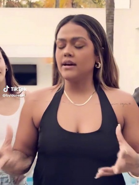 os olhares dele pra elaaa, scrr casem logo!! @Camila Loures @JHEY #jemila #fy #foryou #edit #camilaloures #viral #jeanphilipc #casal #ailaloures