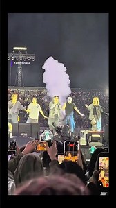 BTSのDynamiteステージが最高！⚡💜 明るいエネルギーと楽しいダンス、メンバーの笑顔が輝く瞬間です。✨🔥