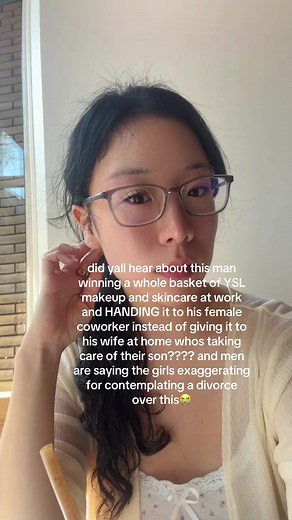 and then he TOOK A PICTURE WITH HER HOLDING THE GIFT…like imagine if your girl won a ps5 or a CAR……and handed it to another man….its not about the $$ its the fact he didnt even think about his wife🫩🫩 #dating #marriage #Relationship