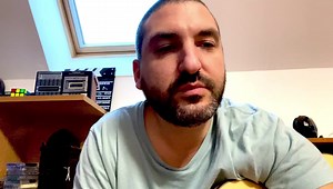 « j’m’en vais pas » Chanson composée pour la géniale Joyce Jonathan Voici l’origine des paroles du refrain. Joyce ensuite en a fait une autre histoire, une magnifique berceuse pour sa fille 😘 Sortie il y a quelques jours sur toutes les plateformes et sur Youtube c’est une simple chanson, une mélodie facile à retenir et des paroles qui je l’espère parleront avant tout aux coeurs ❤️ https://youtu.be/0o0UZmIv634 Ibé #jmenvaispas #joycejonathan | Ibrahim Maalouf