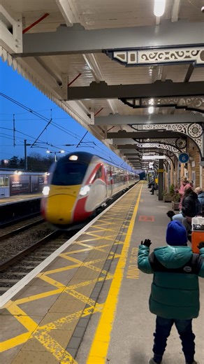Class 801 LNER Azuma Passing Newark Northgate with Tones #railway #shorts #trainspotting #train