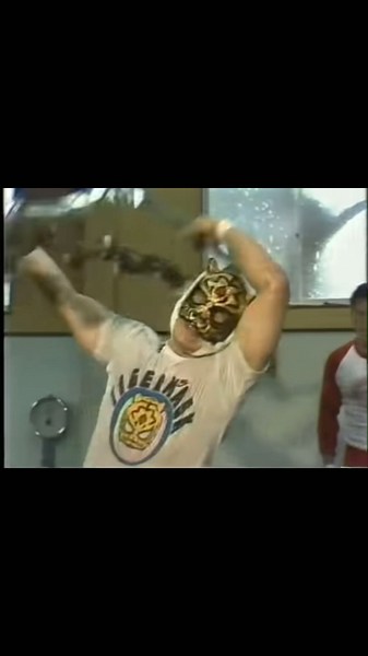 The first Tiger Mask (Satoru Sayama) Antonio Inoki training at the New Japan Dojo