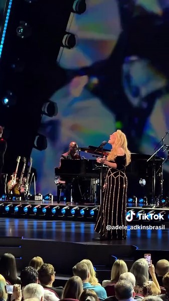 Skyfall Weekend 31 💙🔥#skyfall #adeleinvegas #thecolosseum #adele #weekendswithadele #weekendswithadeleinvegas #adele30 #adele25 #adele21 #adele19 #adeleadkins #adelevegas #adelefans #adeleconcert #weekend31adele #weekend31