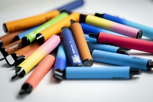 Rapport: Mens puff bars og snus breder sig, står det skidt til med stoptilbud til unge