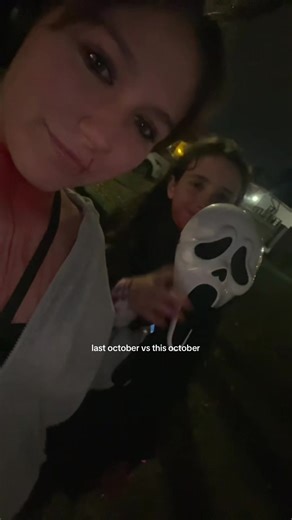 savana banana 🍌 (@savanaisabanana)’s videos with bless the telephone - melo