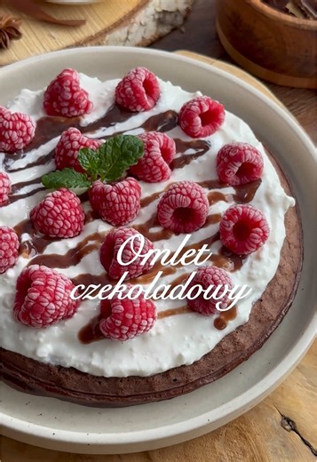 Omlet czekoladowy z kremowym farszem