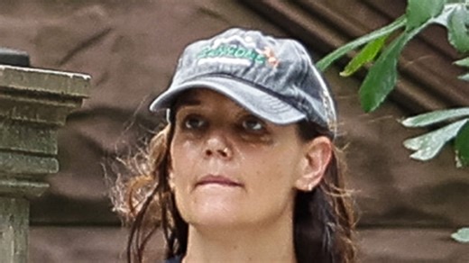 Katie Holmes appears to have dark circles under her eyes during NYC outing