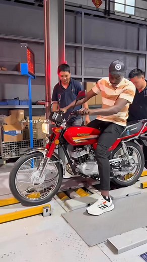 Customer test gone wild 😂This little AX100 just broke the 120 km/h mark!No mods, no tricks — just pure HAIXIANG power 💪#AX100 #Haixiang #hxmoto #MotorcycleTest #SpeedRun #ClassicBike #Unbelievable | Vincy HX Moto
