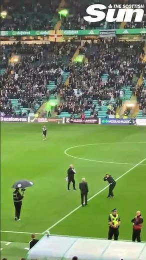 Kenny Dalglish gets emotional reception from Celtic fans on his Parkhead return #football #celtic