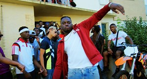 Deeloc annonce sa signature chez Def Jam avec « Blocage #6 »