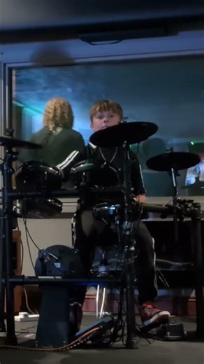 Yttrium - Ruby (Kaiser Chiefs Cover) - Live at The Legion