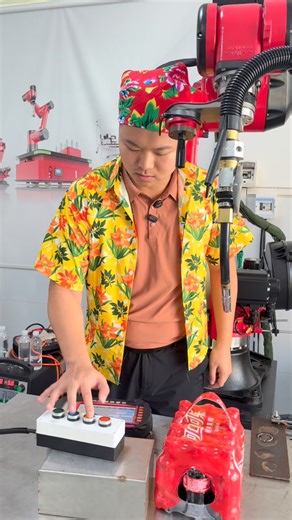 Industrial Robot_Lin on Instagram: "Welding robot.#industrial #welding #robot #spraying #palletizing #stamping #machine"