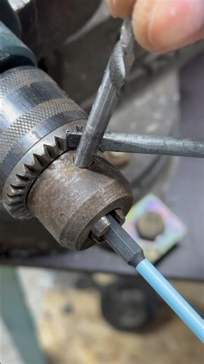 ⚡ Unlock Any Stuck Drill Bit in Seconds – Just Use a Screwdriver!