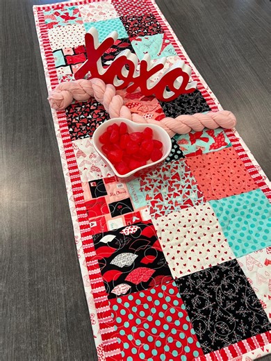 Quilted Valentine Runner, Table Decor, Holiday Table Decor, Table Runner, Quilted Table Centerpiece, Quilted Runner, Valentine Decor, Gift - Etsy