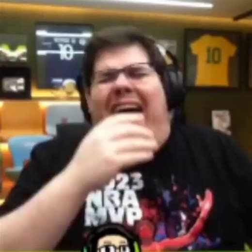imagina zoar a jornalista que já apareceu mais em finais de champions que o bayern na década, logo depois ser eliminado e ainda ver a tati cobrindo mais uma final de championsNADA COMO O TEMPORAAAALAAAA, BAYERN