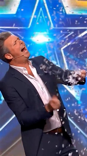 The Singing Magician! #bgt #magic #singer