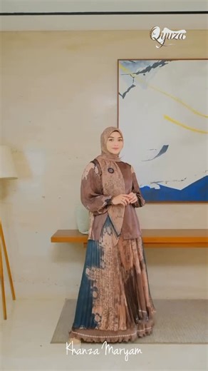 Yusrah Takiyah Tajuddin on Instagram: "Open Order @khanzamaryam_ 💕 Ikut PO Cukup DP 400K✅ Harga Dress set+outer Dress set Scarf semi sutra 2.535.000 Dress set scarf voal 2.435.000 Dress set scarf ceruty 2.335.000 📲 ᴡᴀ Rahma 0853.9797.9307 📲 wa Ammy 0878.6118.6760 📲 ᴡᴀ Fiqha 0823.4732.8771 📲 ᴡᴀ Zay 0856.5705.3635 📲 ᴡᴀ Fira 0819.9991.5808 Shopee : Qyuza Moshion #khanzamaryamqyuza"