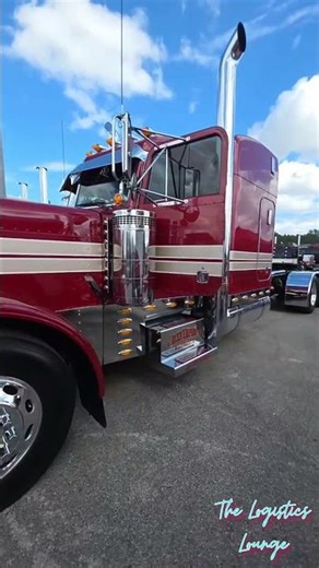 Woodgrain galore in this Peterbilt 379
