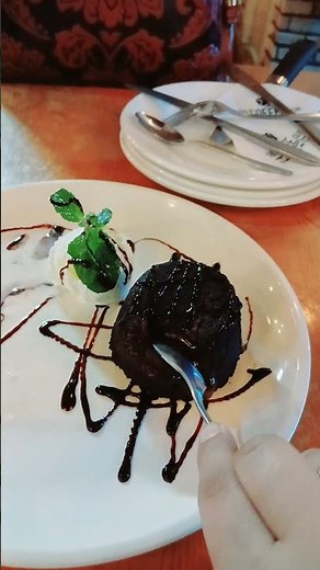 Molten Lava Cake with Ice Cream – Ultimate Dessert Indulgence