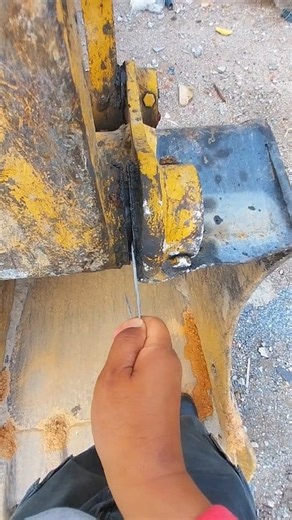 An excavator bucket bushing is a cylindrical metal component that serves as the connection point between the excavator's bucket and arm. This component is essential for reducing friction and wear on moving parts, thereby improving the bucket's performance and longevity. #bushing #excavator #bucket | Excavator proyek