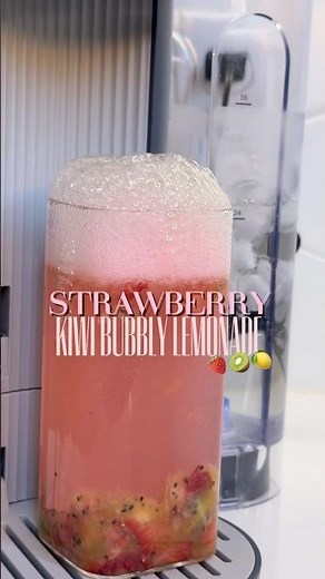 Lets make a Strawberry Kiwi bubbly lemonade refresher 🍓🥝 #healthydrinks