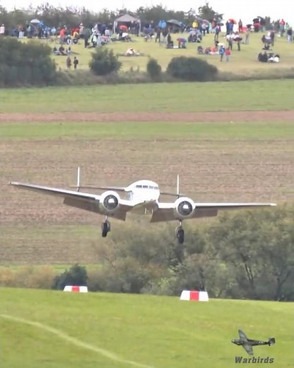 Flame-Spitting Lockheed Electra Junior Landing! Hahnweide 2025