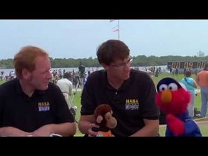 NASA interview with Elmo, of Sesame Street / NASA entrevista a Elmo de Plaza Sésamo