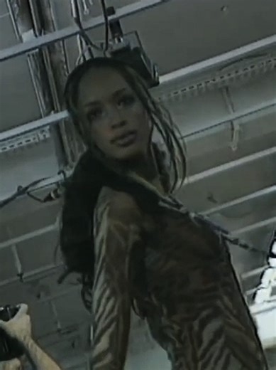 a throwback to the 90s #fashion #models #90s