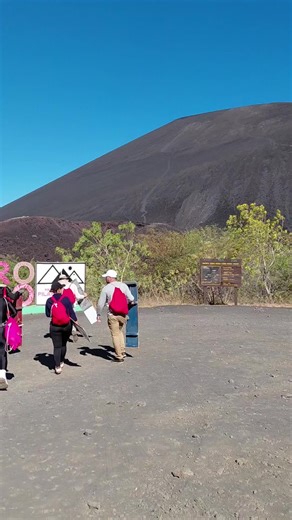 Sandboarding🌋😎 #cerronegro #sandboarding #leon #nicaragua🇳🇮