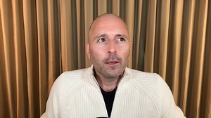 Canadian singer-songwriter-composer Jane Siberry shares with Lee her experience of operating an independent, artist-owned record label and music store years before it became common, and the impact it had on her life and music, in this clip from their interview for the Impact the World podcast. Find the full episode here: https://youtu.be/Ua7rmMyu9EQ | Lee Harris