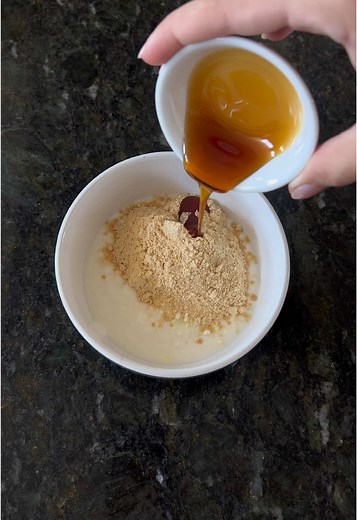 Mousse fit de limão siciliano Ingredientes: 170g de iogurte natural desnatado 1 colher de sopa de leite em pó desnatado 1 scoop de whey protein 1 limão siciliano 1 colher de sopa de mel (opcional) #fit #fyp