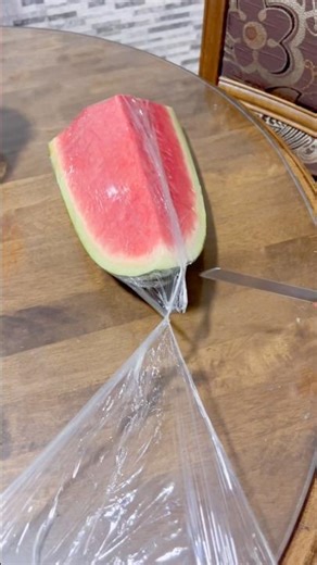 Cling Film Hack #kitchenhacks #food #fruit #short#trending#easytrick #howto #kitchentips